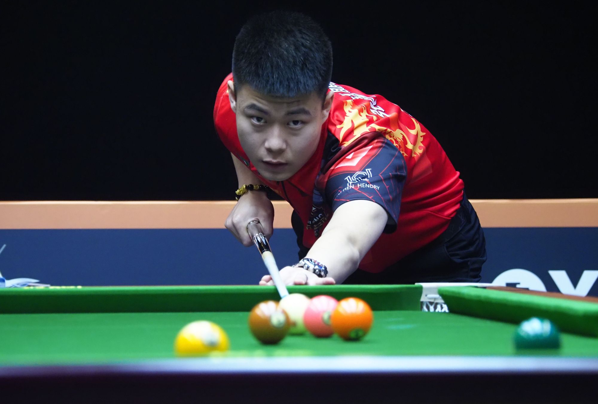 通过公开和 通过公开和